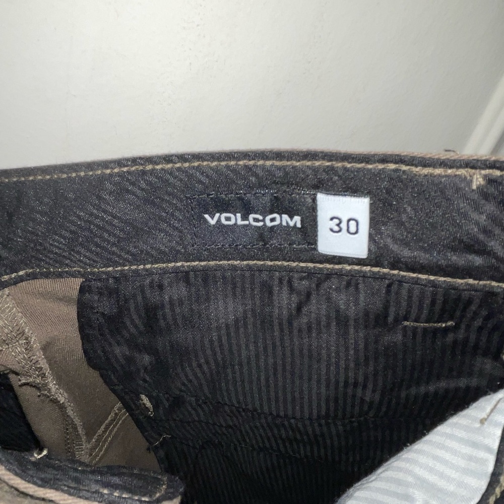 Volcom shorts - Picture 3 of 9